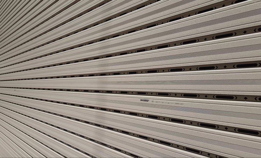 Mua cửa cuốn an toàn ONEDOOR