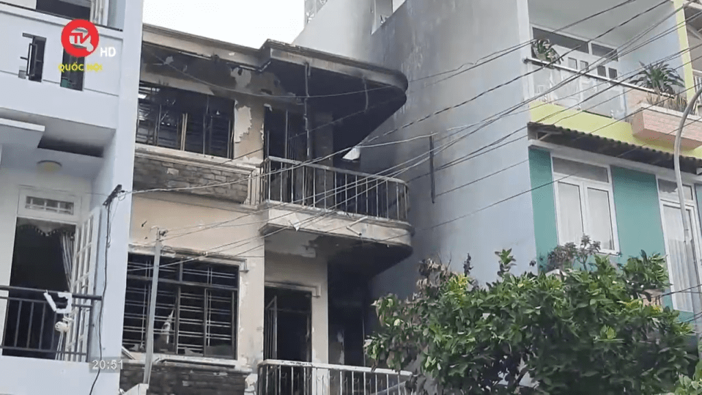 Ẩn họa nhà ống “lồng chim, cửa cuốn”